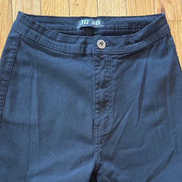 High-Rise Black Flare Jeans - Wide Leg - Picture 6 of 6